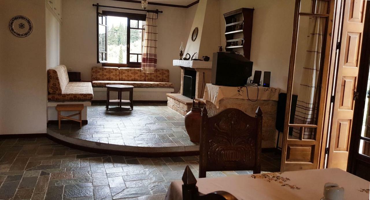 Ample Modern Country Home Νέα Επίδαυρος Εξωτερικό φωτογραφία