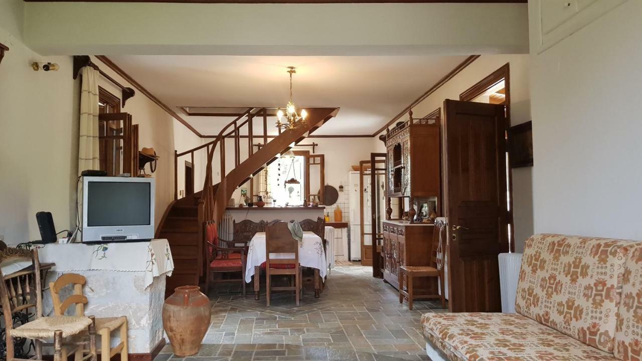 Ample Modern Country Home Νέα Επίδαυρος Εξωτερικό φωτογραφία