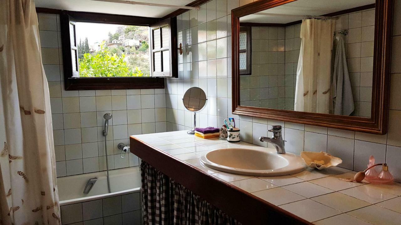 Ample Modern Country Home Νέα Επίδαυρος Εξωτερικό φωτογραφία